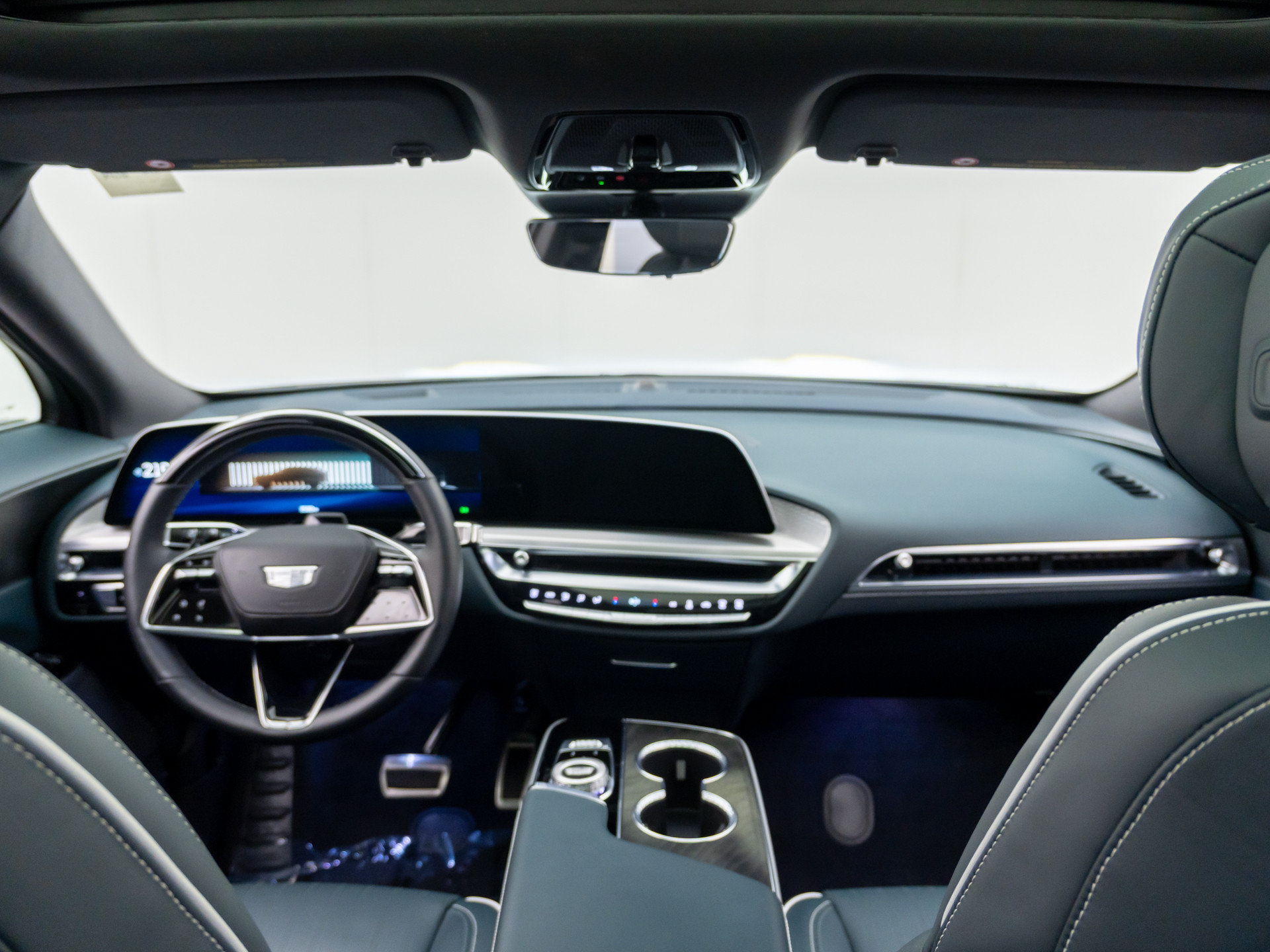 Used 2025 Cadillac Lyriq Luxury w/ Nappa Leather Package AWD/4WD image 12