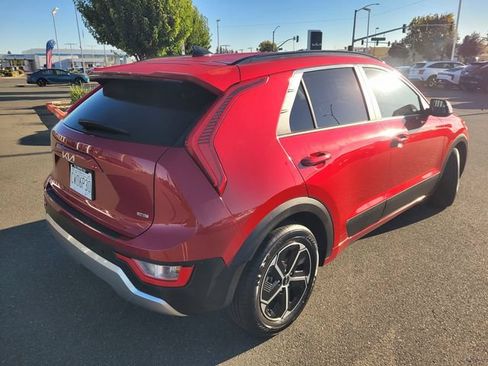 Used 2024 Kia Niro EX FWD image 4