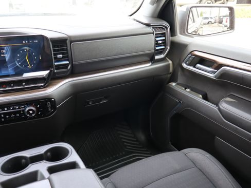 Used 2022 Chevrolet Silverado 1500 LT image 16