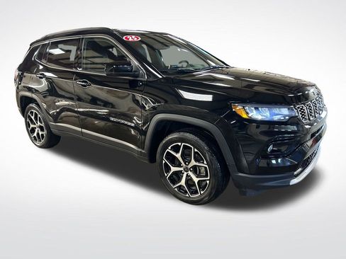 Certified 2025 Jeep Compass Limited AWD/4WD image 8