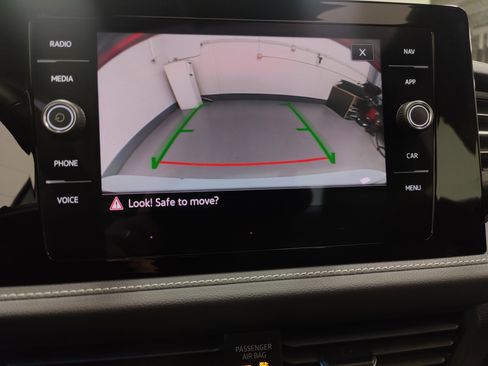 Used 2025 Volkswagen Jetta SEL image 25