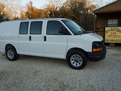 Used 2010 Chevrolet Express 1500 RWD image 23