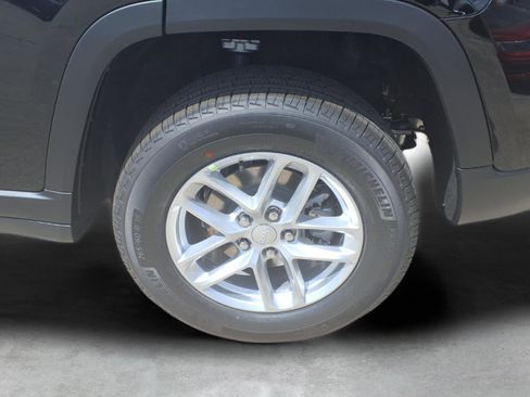 New 2026 Jeep Grand Cherokee Laredo RWD image 7