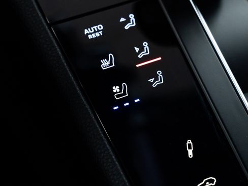 Used 2023 Porsche Macan S image 14