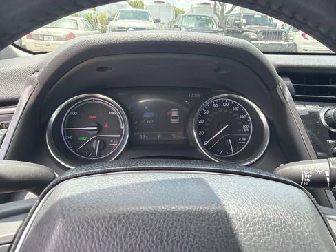 Used 2020 Toyota Camry XLE FWD image 10