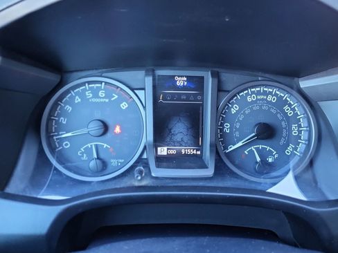 Used 2018 Toyota Tacoma TRD Off-Road image 24