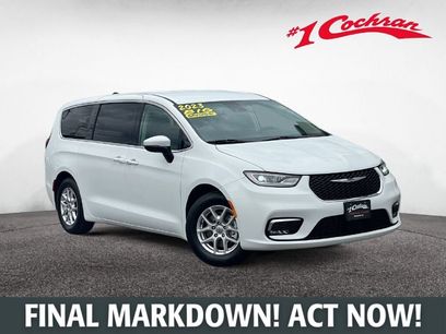 Used 2023 Chrysler Pacifica Touring-L