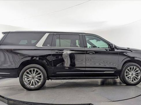 Used 2022 Cadillac Escalade ESV Luxury AWD/4WD image 9