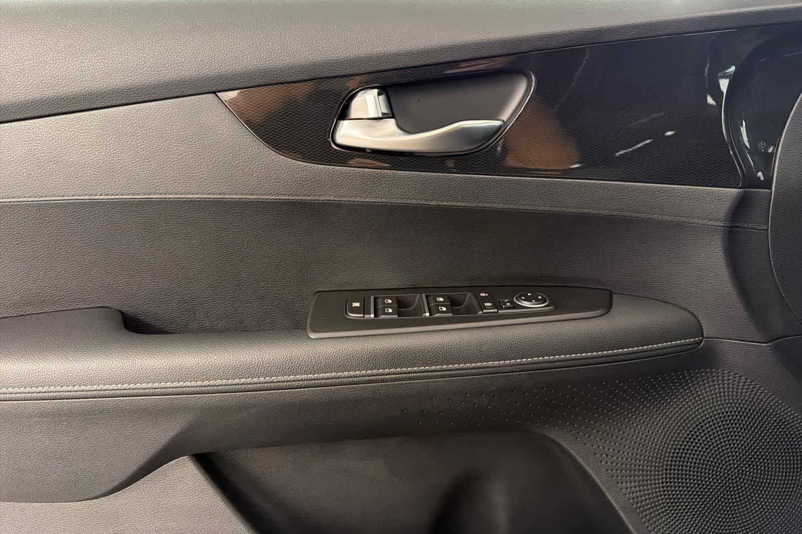Used 2023 Kia Forte GT-Line FWD image 12