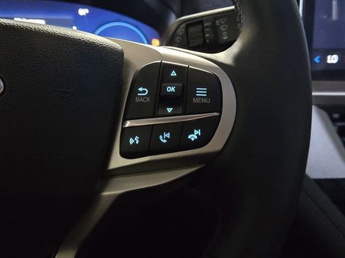 Used 2025 Ford Explorer Active AWD/4WD image 17