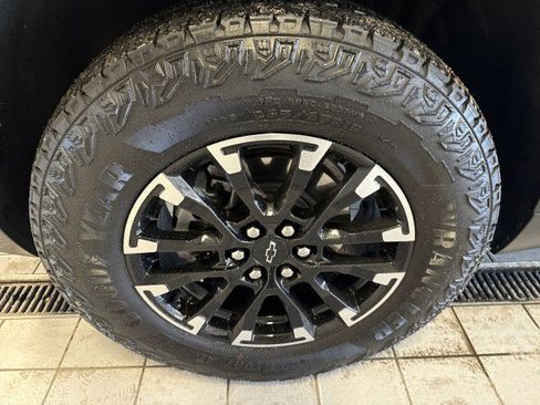 Used 2024 Chevrolet Traverse Z71 w/ Enhanced Driving Package image 12