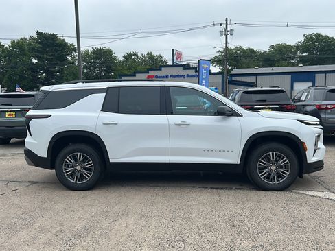 New 2026 Chevrolet Traverse LT w/ Driver Confidence Package AWD/4WD image 6