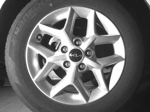 Used 2025 Kia Soul LX w/ LX Technology Package FWD image 15