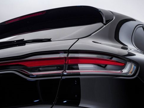 Certified 2025 Porsche Macan S w/ Premium Package Plus image 12