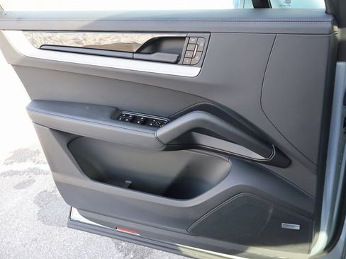 Used 2026 Porsche Cayenne S image 33