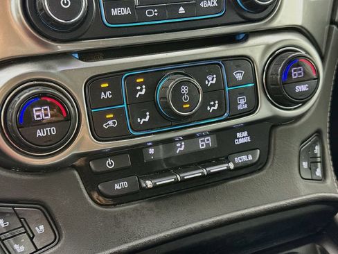 Used 2020 Chevrolet Suburban Premier AWD/4WD image 17