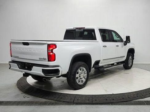 Used 2024 Chevrolet Silverado 2500 High Country AWD/4WD image 7