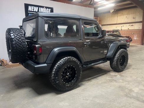 Used 2019 Jeep Wrangler Sport AWD/4WD image 4