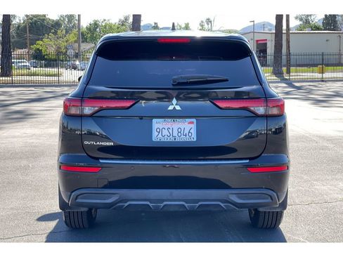 Used 2022 Mitsubishi Outlander ES image 4