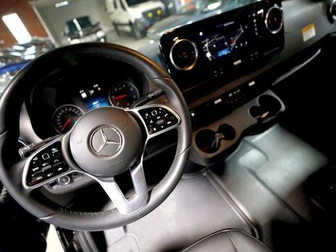 Used 2022 Mercedes-Benz Sprinter 2500 image 5
