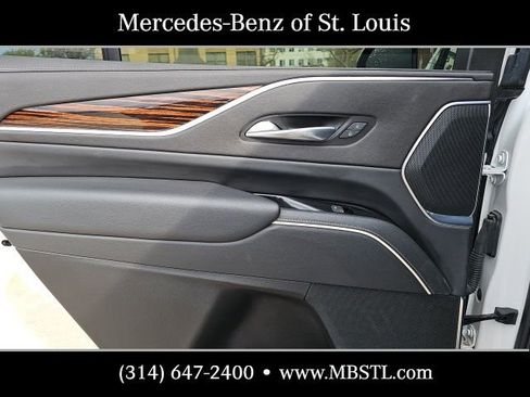 Used 2023 Cadillac Escalade Luxury AWD/4WD image 10