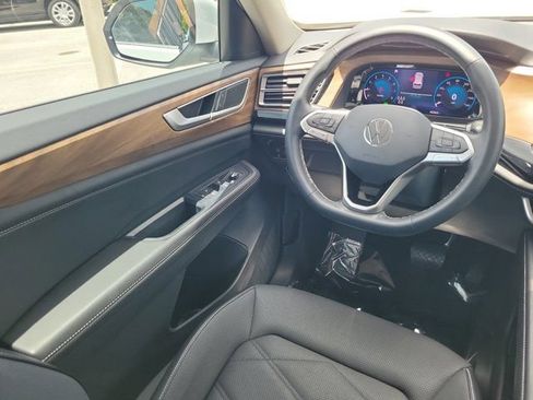 Used 2024 Volkswagen Atlas SE FWD image 14