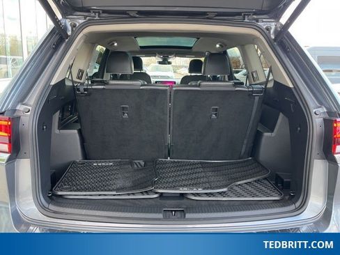 Used 2024 Volkswagen Atlas SEL Premium R-Line image 11