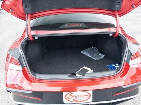 Used 2024 Hyundai Elantra SEL w/ Convenience Package FWD image 12