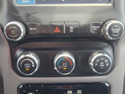 Used 2024 RAM 2500 Big Horn AWD/4WD image 22