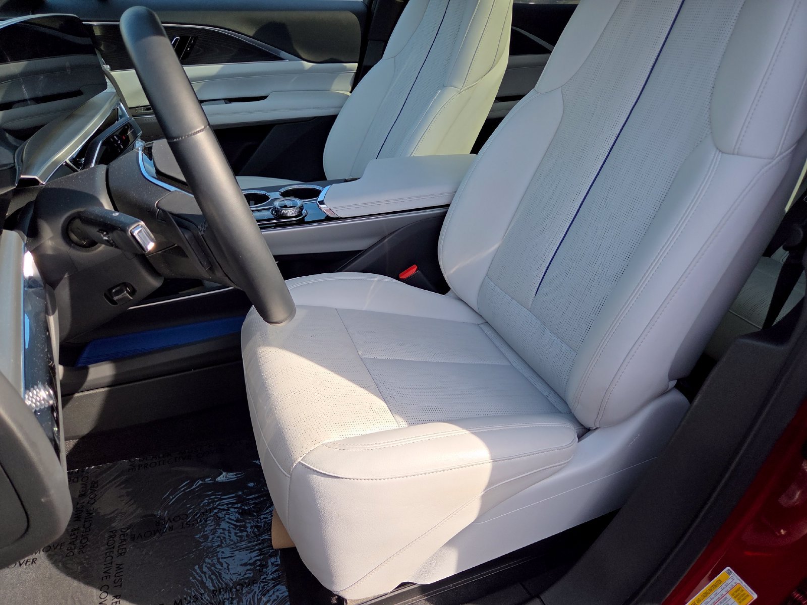 Certified 2024 Cadillac Lyriq Luxury AWD/4WD image 28
