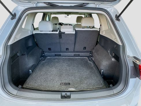 Used 2018 Volkswagen Tiguan SE w/ Panoramic Sunroof Package image 18