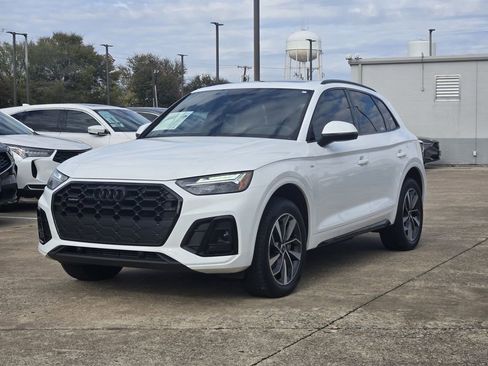 Certified 2024 Audi Q5 2.0T Premium w/ Summer of Audi Package image 4