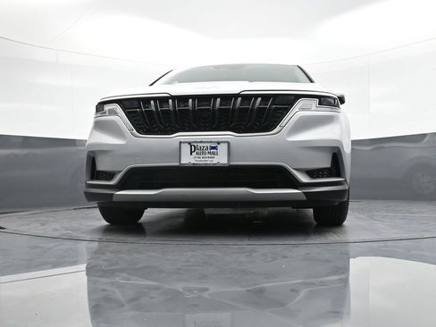 Certified 2023 Kia Carnival LX image 28