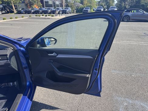 Used 2022 Volkswagen Jetta SE FWD image 25