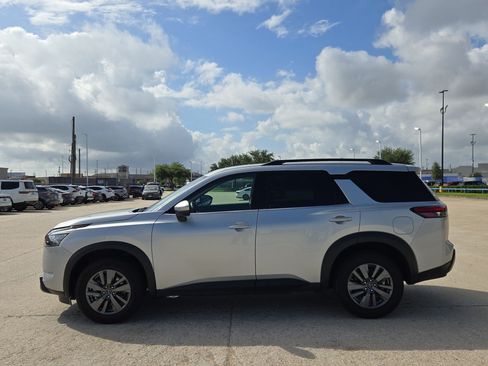 Used 2025 Nissan Pathfinder SV FWD image 7