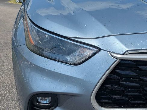 Used 2022 Toyota Highlander XLE FWD image 10