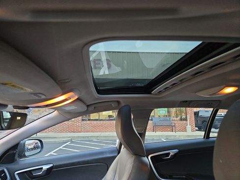 Used 2015 Volvo V60 T5 Premier image 21