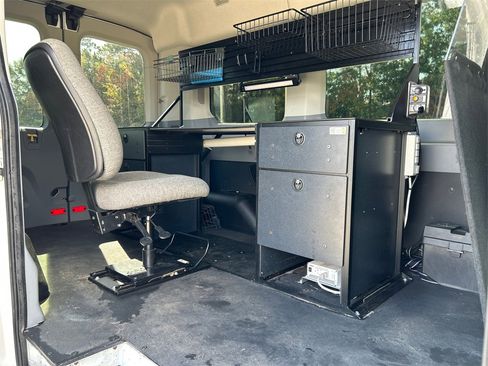 Used 2018 Ford Transit 150 XLT image 28