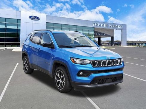 Used 2024 Jeep Compass Latitude AWD/4WD image 6