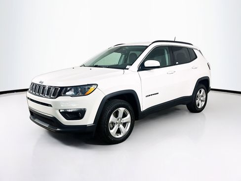 Used 2019 Jeep Compass Latitude w/ Popular Equipment Group AWD/4WD image 3