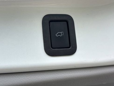 Used 2019 Toyota Highlander XLE AWD/4WD image 31