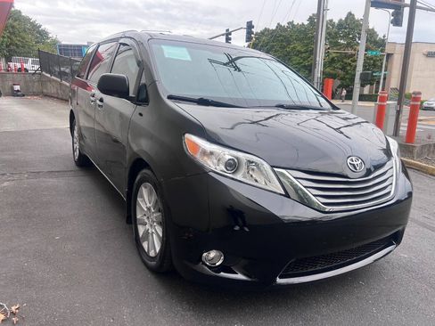 Used 2011 Toyota Sienna Limited w/ Premium Pkg AWD/4WD image 8