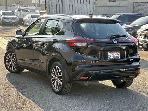 Used 2021 Nissan Kicks SV image 6