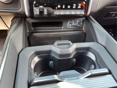 Used 2020 RAM 1500 Limited w/ Black Appearance Package AWD/4WD image 41
