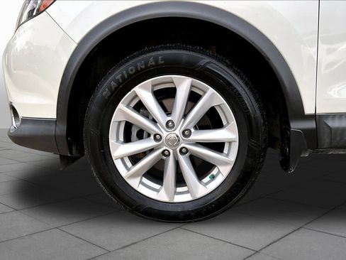 Used 2018 Nissan Rogue Sport SV w/ SV Technology Package AWD/4WD image 11