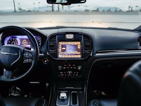 Used 2023 Chrysler 300 C image 13