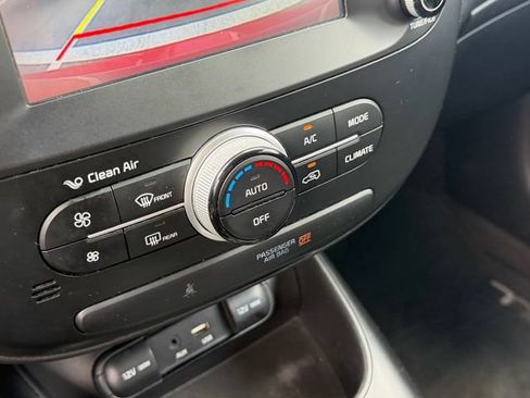 Used 2018 Kia Soul + FWD image 23