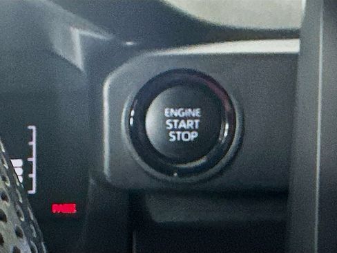 Used 2025 Toyota Tacoma SR5 AWD/4WD image 18