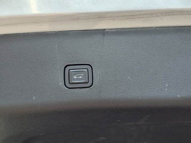 Used 2024 Chevrolet Traverse LT FWD image 22