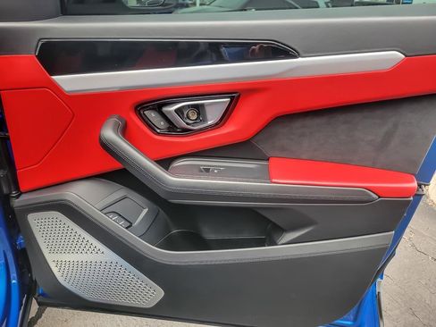 Used 2019 Lamborghini Urus image 24